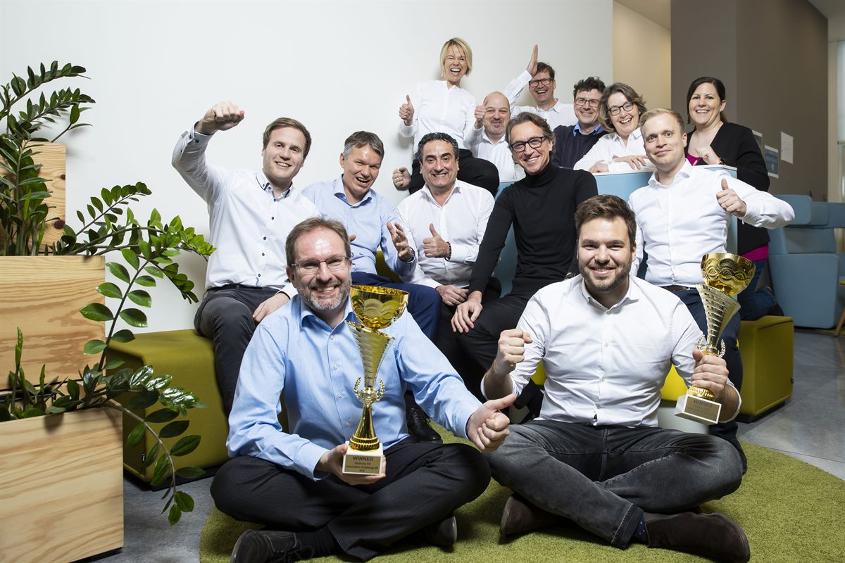 Das Projektteam 5G Now freut sich gemeinsam mit Vorstandssprecher Leonhard Schitter über den ersten Platz bei der Innovation Challenge#4 der Salzburg AG.