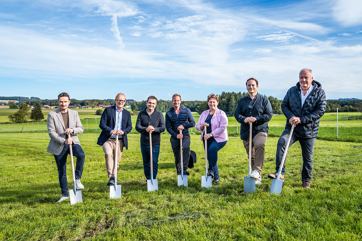 Spatenstich für Wiesenstrom-PV Anlage in Lamprechtshausen