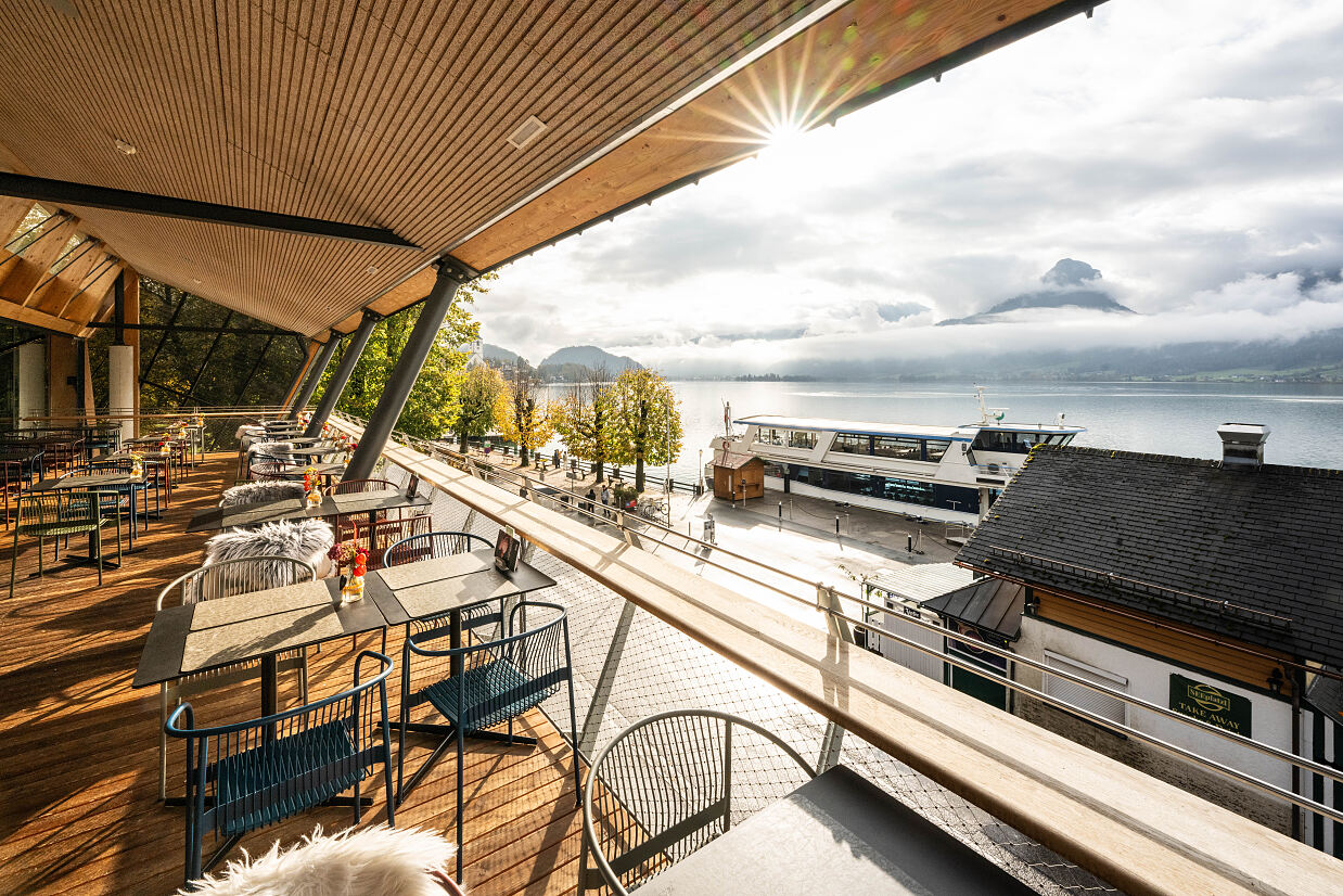 Einmalige Ausblicke auf der Seeterrasse im Café & Restaurant EQ